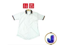 UNIQLO Kemeja Putih Pendek Pria Casual Slimfit Kerah Polo