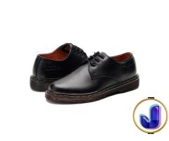 Sepatu Dr. Martens